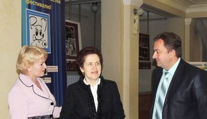 Первая леди вышла в свет: Людмила Янукович сходила в театр юного зрителя - я искренне грустила и переживала. ФОТОрепортаж