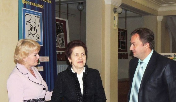 Первая леди вышла в свет: Людмила Янукович сходила в театр юного зрителя - я искренне грустила и переживала. ФОТОрепортаж