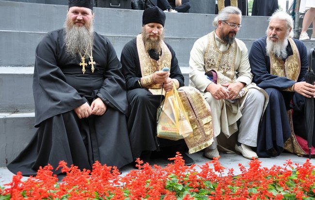 Онуфрій, Новинський, Бойко і віряни: як УПЦ МП хресну ходу проводили 56