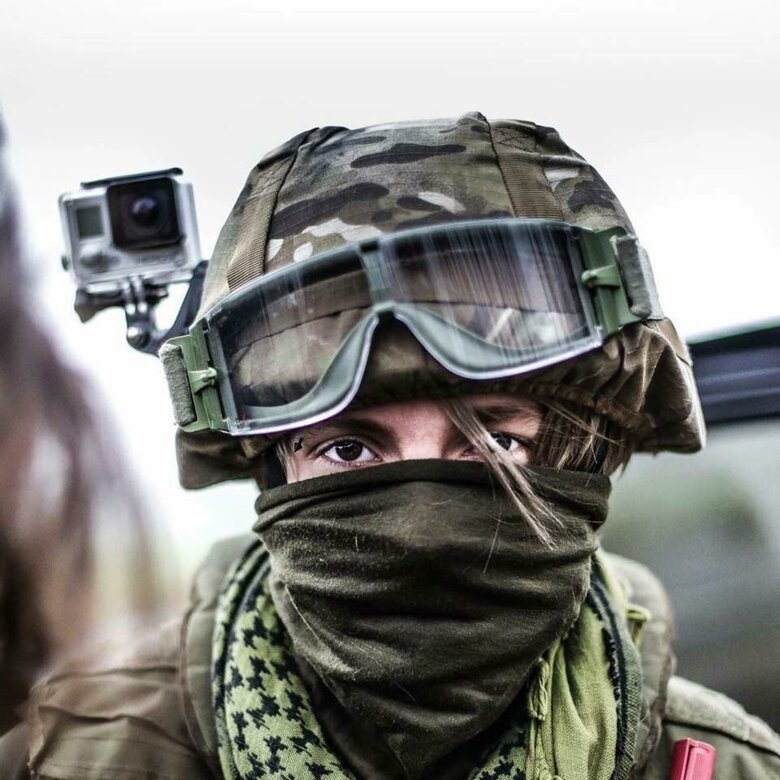 Яна Зінкевич у військовому спорядженні