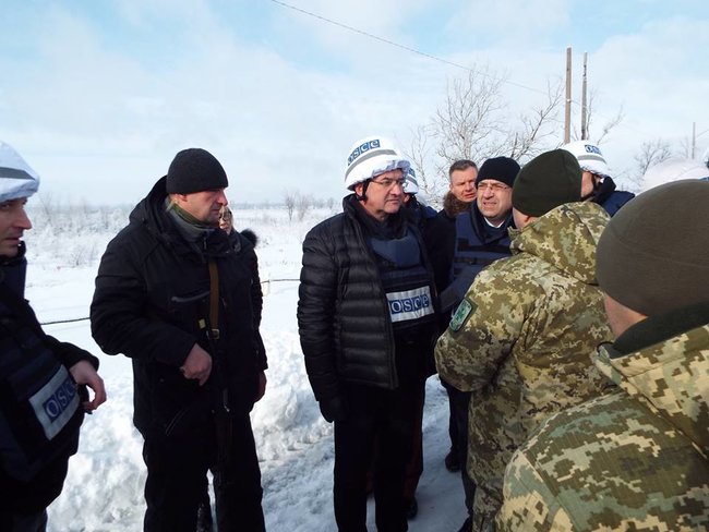 Председатель ОБСЕ, глава МИД Словакии Лайчак посетил пункт пропуска Станица Луганская 01