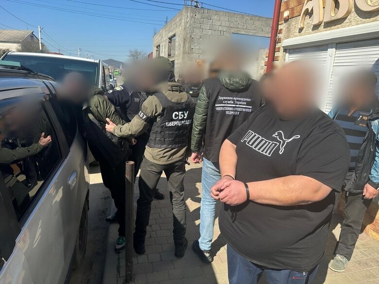 На Закарпатті викрили переправників ухилянтів через кордон