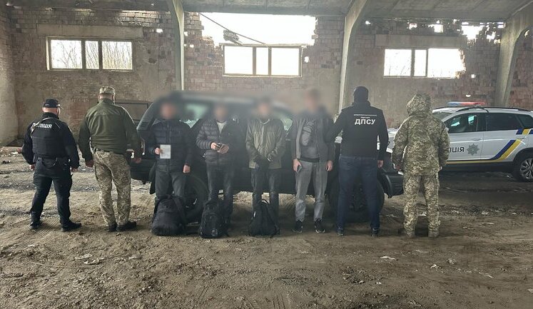 За $10 000 переправляли чоловіків за кордон: на Буковині затримано двох організаторів, - ДПСУ. ФОТОрепортаж