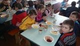 "Семья" объедает детей