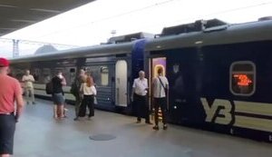 "Укрзализныця" призывает поддержать одесситов после страшных ударов по их городу: "Держитесь, одесситы, вы сильны! И мы с вами!". ВИДЕО