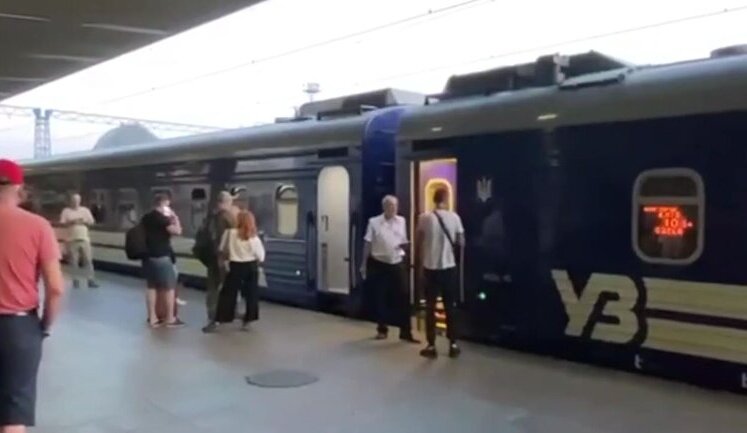 "Укрзализныця" призывает поддержать одесситов после страшных ударов по их городу: "Держитесь, одесситы, вы сильны! И мы с вами!". ВИДЕО