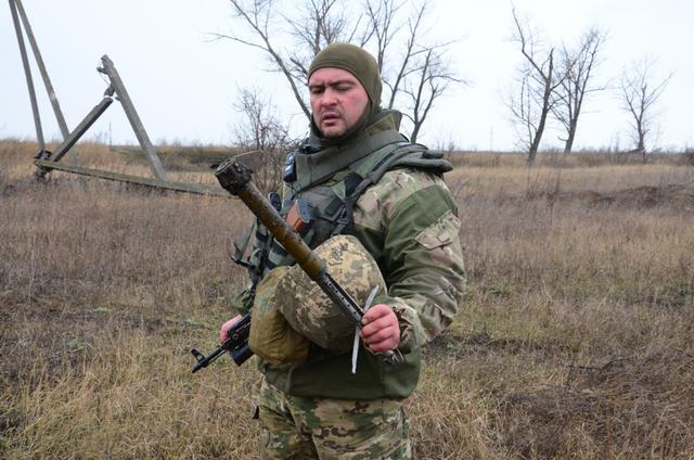 Бойовики обстріляли житлові райони Красногорівки 04