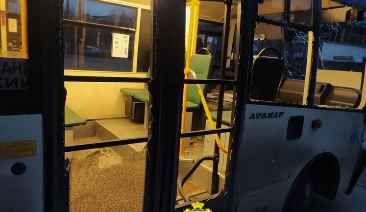 Russians attacked bus in Kherson with drone: 5 people, including two children, were wounded
