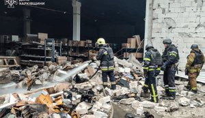 Росіяни атакували поштове відділення в Ізюмі - постраждав чоловік. ФОТОрепортаж