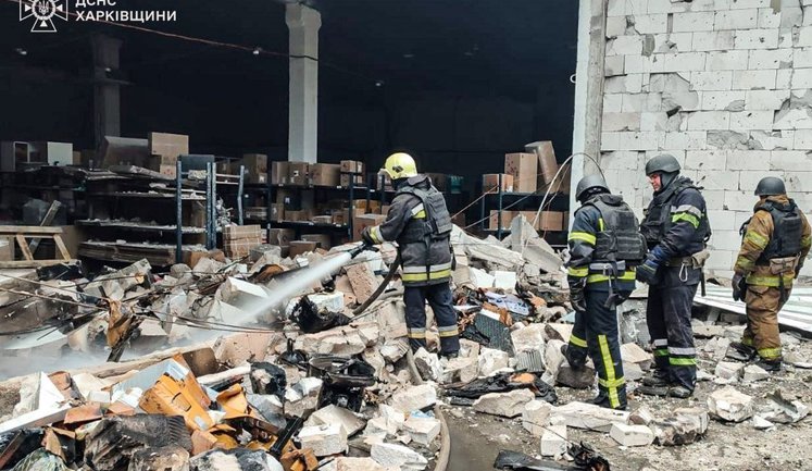 Росіяни атакували поштове відділення в Ізюмі - постраждав чоловік. ФОТОрепортаж