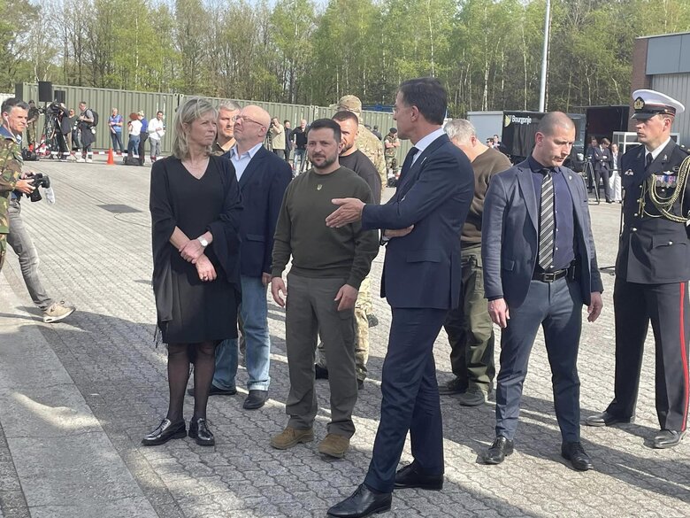 Зеленський оглянув нові комплекси ЗРК Patriot, які передадуть Україні Нідерланди 03