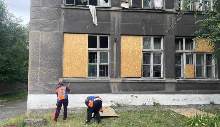 В Днепре из-за российской атаки повреждены спортивная школа, колледж и жилые дома, - мэр города. ФОТОрепортаж
