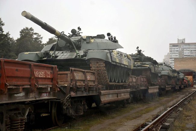 Київський бронетанковий завод відвантажив партію з 15 відремонтованих танків Т-72 02