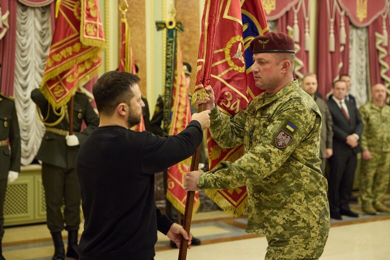 Zelenskyy presents state awards on occasion of Day of Airborne Assault Forces 21 Zelenskyy presents state awards on occasion of Day of Airborne Assault Forces 21