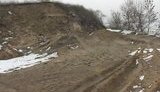 Из-за незаконной добычи песка повредили дамбу на Каховском водохранилище. ФОТО