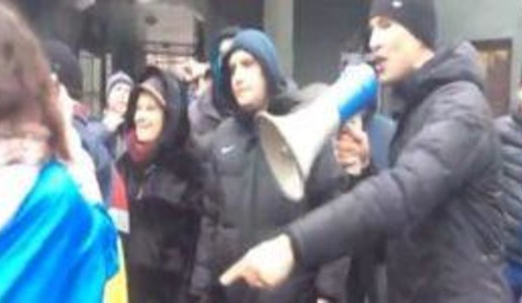 Развалим, разрушим и разъеденим. Фашисты евромайданутые, вон из Киева, - конфликт на антимайдане. ВИДЕО