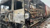 Фура згоріла на стоянці під Харковом: у ній знайшли труп водія. ФОТО
