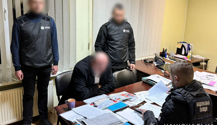 Затримано начальника управління Чернігівської міськради на одержанні понад 142 тис. грн. хабаря: вимагав 10% "відкату", - Нацполіція. ФОТОрепортаж