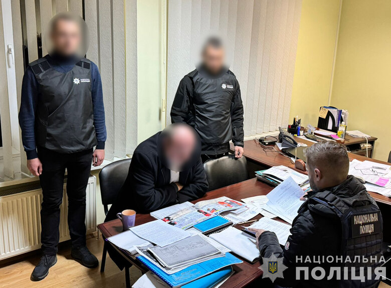 The head of the department of the Chernihiv City Council was detained for receiving more than 142 thousand UAH. bribe: demanded 10% kickback, - National Police 03