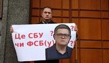 "Це СБУ чи ФСБ?": У Києві протестували проти обшуків в Музеї Революції Гідності. ВІДЕО+ФОТОрепортаж