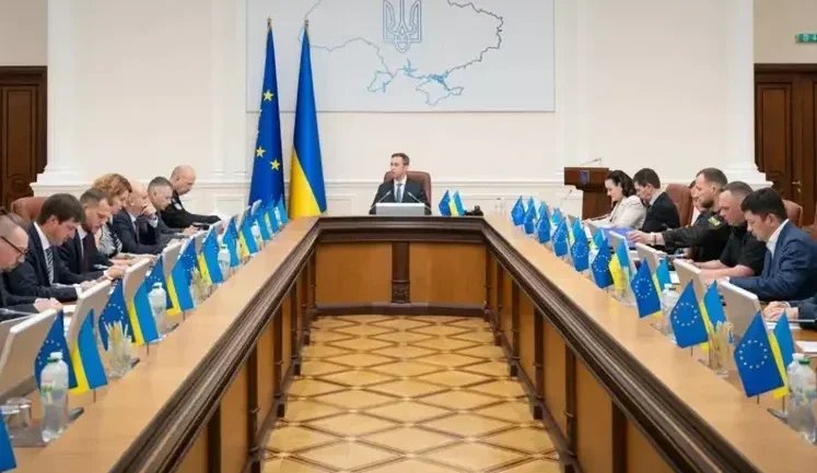 Прем’єр дав вказівку міністрам більш активно спілкуватися з ВР, - Мережко