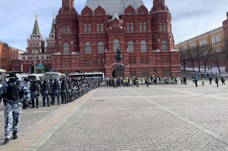 Российские протесты против войны: задержаны более 2500 человек 01