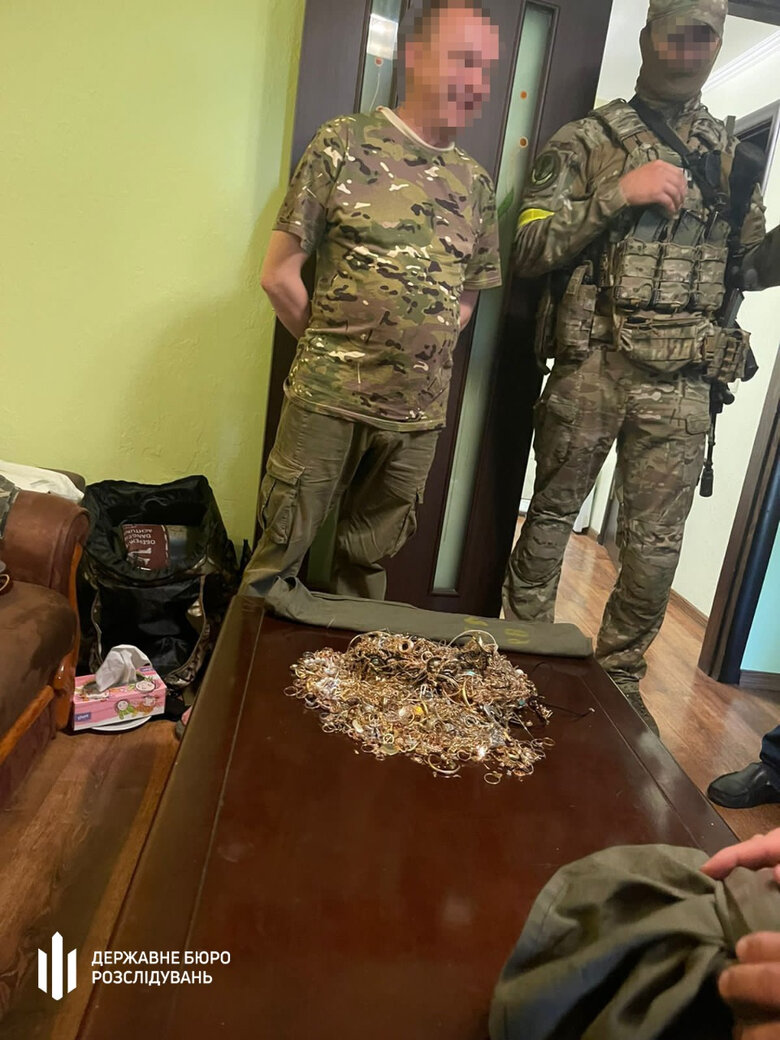 Бандити під час обстрілів пограбували Держспецзв’язок на 90 млн грн 04