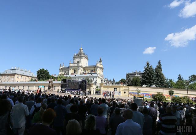 Прощання з Гузаром: 10 тис. осіб взяли участь у скорботному ході у Львові 08