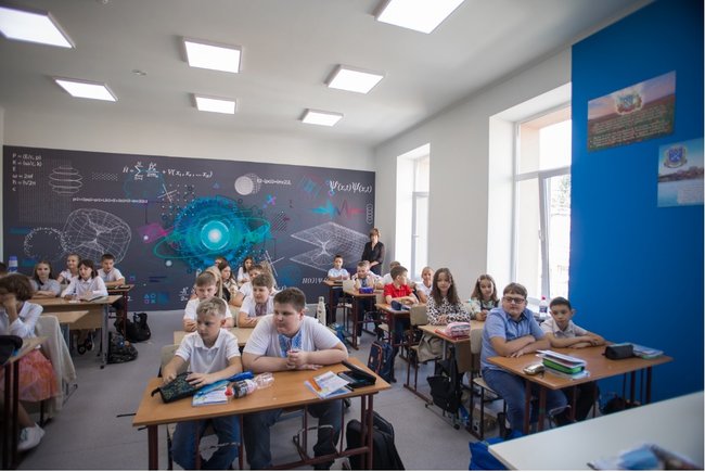 Найстарішу гімназію Дніпра повністю реконструювали, - ОДА 04