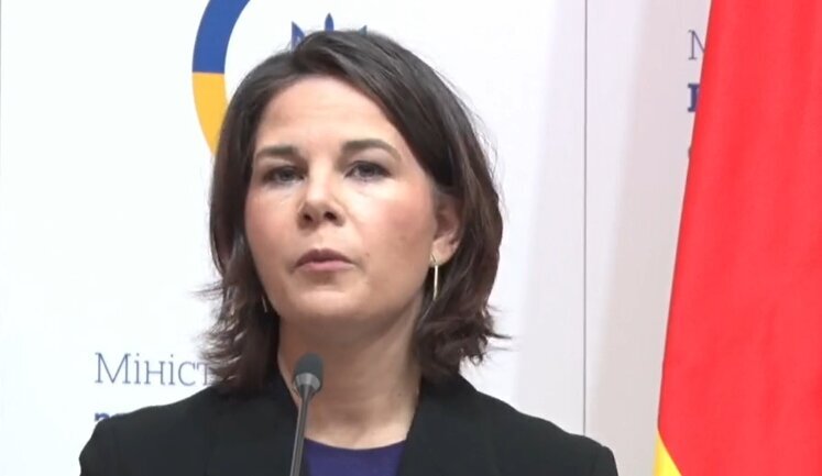 Очільниця МЗС Німеччини попередила про ймовірність гібридних атак Росії проти України