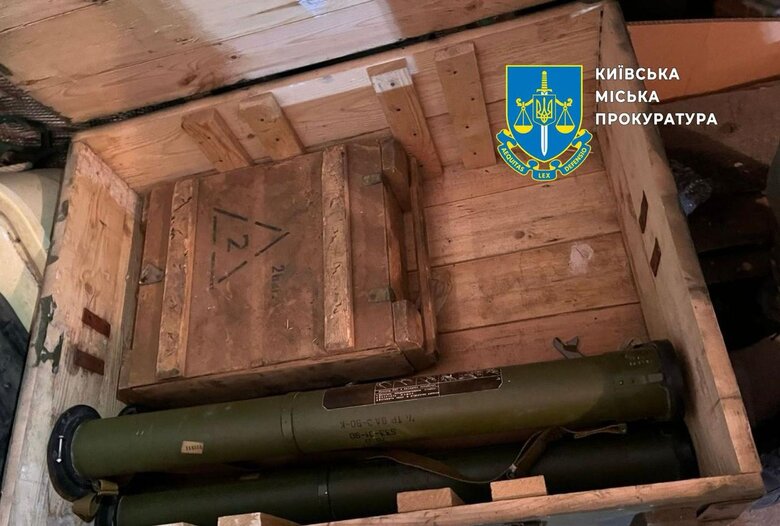 Затримали киян, які облаштували сховки зі зброєю