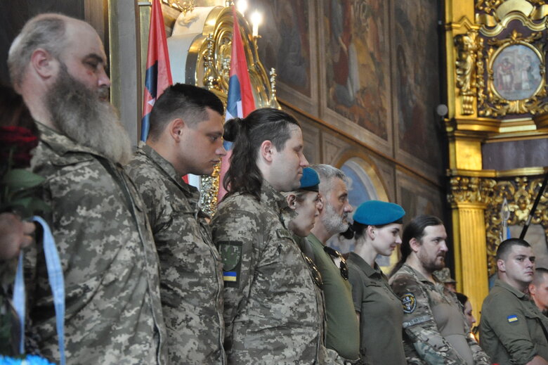 Із загиблим в бою з окупантами воїном Романом Барвінком (Скрипалем) попрощалися в Києві 53