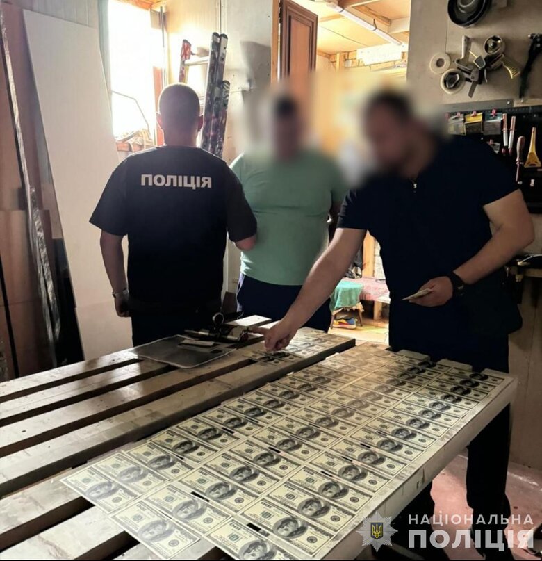 За 15 тисяч доларів допомагав ухилянтам