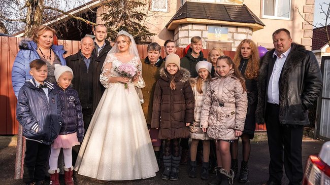 Все тепер залежить від Саші. Що буде з 13 дітьми померлих від ковіду макіївчан Володимира та Діани Родікових 08