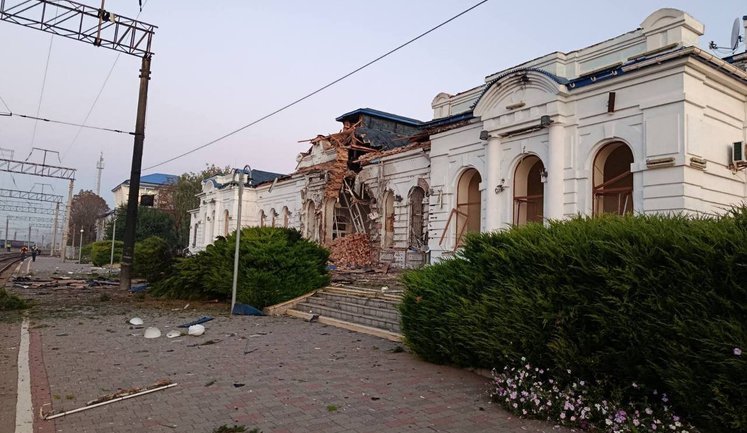 Ворог вночі атакував об’єкти "Укрзалізниці": пошкоджено вокзал Берестина та станцію в Києві. ФОТО
