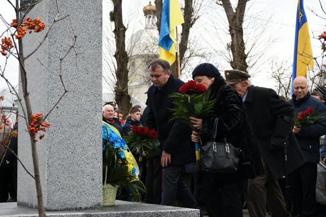Памятний знак Шухевичу відкрили у Львові 02 Памятний знак Шухевичу відкрили у Львові 02