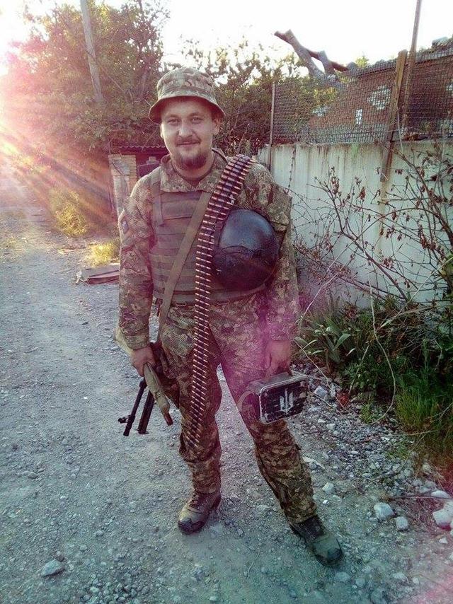 Розвідника 72-ї ОМБр Миколу Ларіна, який загинув під час обстрілу під Авдіївкою, поховали на Полтавщині 07