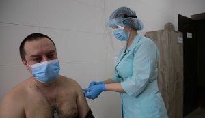 Более 50% украинцев не собираются вакцинироваться от COVID-19, - исследование