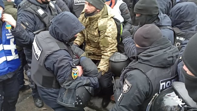 ФОПы попытались установить палатки на Майдане Незалежности: между митингующими и правоохранителями произошли стычки 64