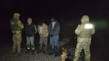 Контрабандисти на Харківщині несли з РФ майже 700 кг червоної ікри у відрах. ФОТОрепортаж