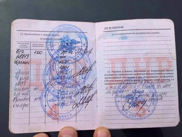 Командир окремого взводу розвідки 54 ОБР Руслан Пустовойт (Павук): Я поклав під себе 8 ворожих автоматів, сам повз по полю, а попереду мене стадо з 8 полонених, і я, як пастух, гнав їх уперед 07