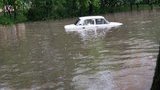 Тернополь после дождя превратился в Венецию: горожане плыли по городу на авто. ФОТОрепортаж