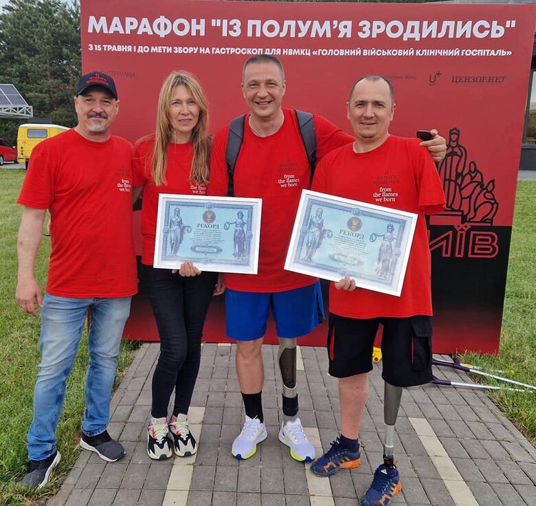 Ветерани Швецов та Храпко на протезах пройшли 120 км на двох та зібрали понад 3 млн на гастроскоп. Потрібно ще 500 тис 03