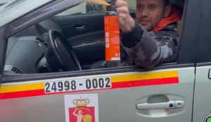 Кричал "Сье###йте в Украину" и распылил газ: таксист напал на беременную украинку в Варшаве. ВИДЕО