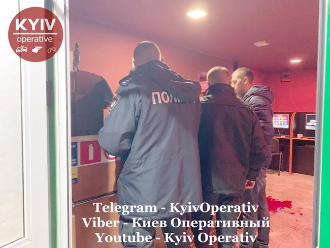 В зале игровых автоматов в Киеве подрезали мужчину 02