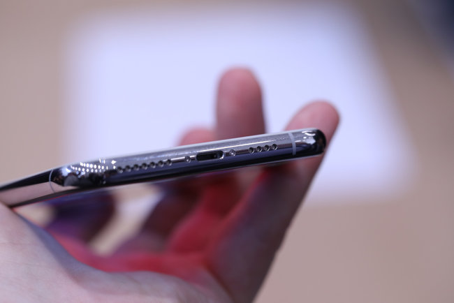 Акции Apple упали после презентации новых iPhone 09