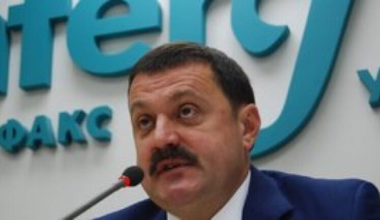 Главным по отмыванию денег в офисе Деркача был Айвар Омсон. Фигурируют и братья Цукерманы, - Железняк