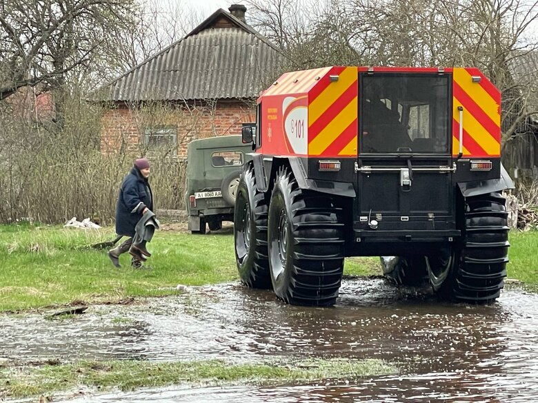 Понад 900 господарств та 225 будинків залишаються підтопленими в Україні, - ДСНС 02