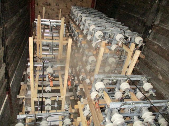 Київські митники зупинили 6 тонн обладнання підсанкційного підприємства з Росії 04