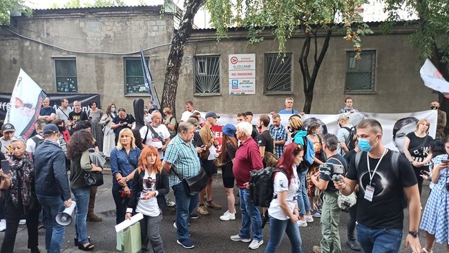 Суд почав підготовче засідання у справі Шеремета: під будівлею відбувається акція на підтримку Антоненка, Дугарь і Кузьменко 19
